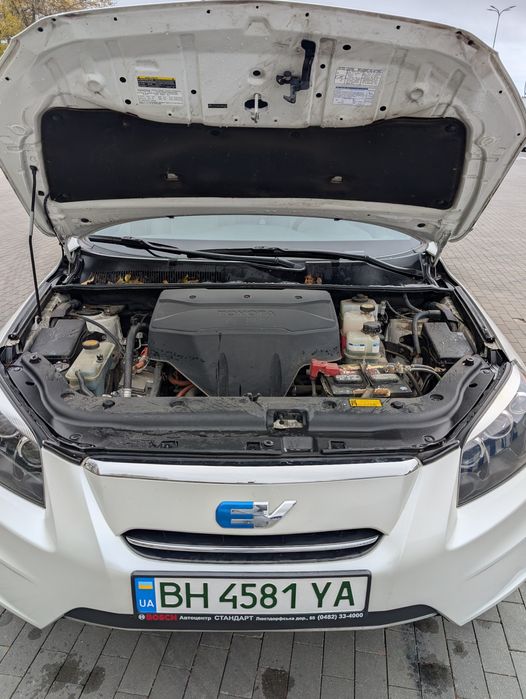 Продам Toyota RAV EV