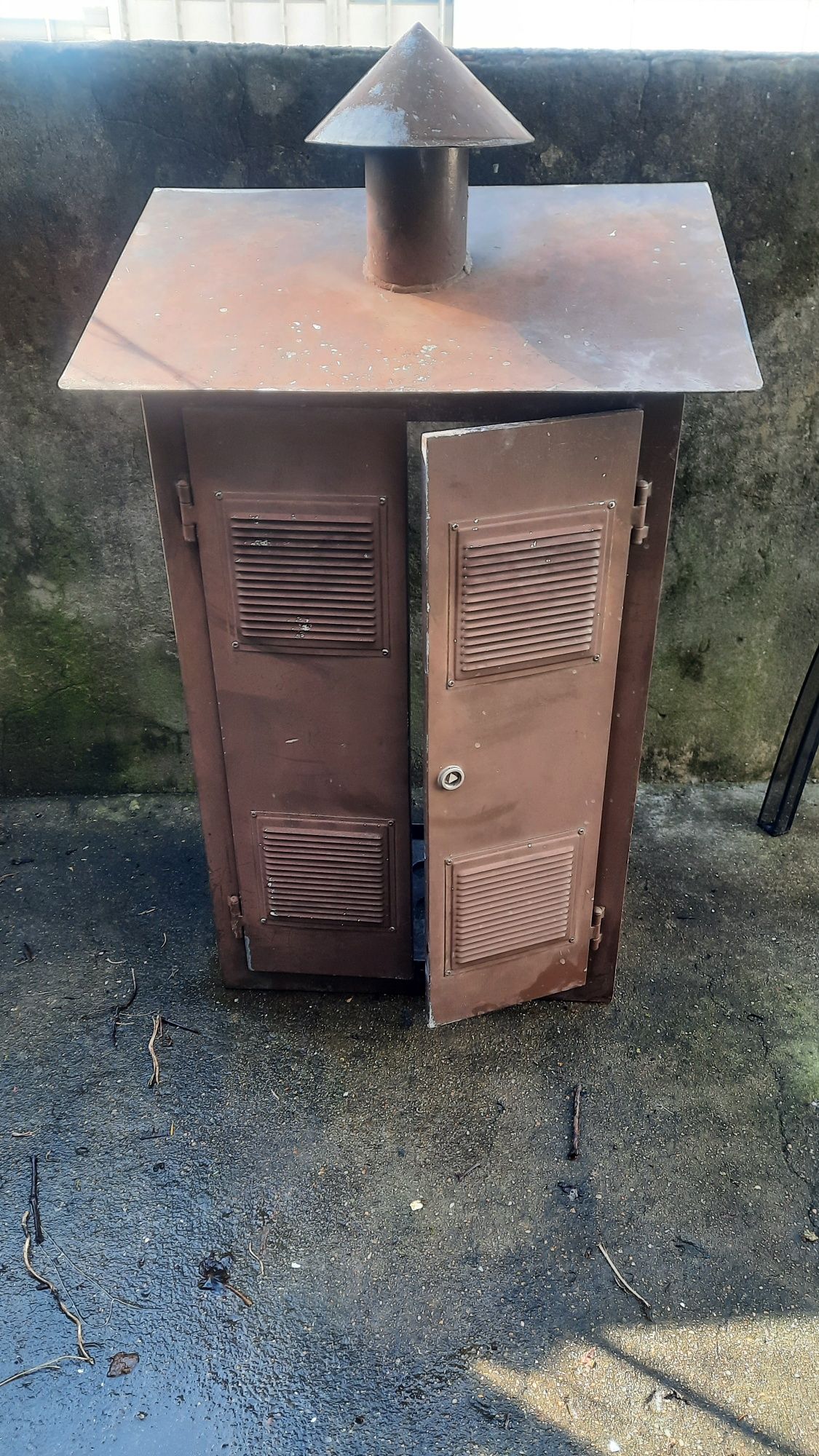 Casota de parede para esquentador