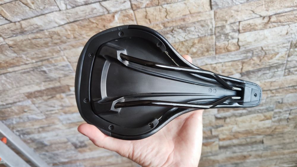 Selim de bicicleta Giant Romero