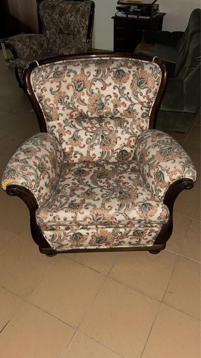 Conhunto de sofa mais cadeiroes vintage