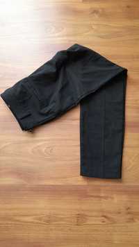 Spodnie cygaretki, Reserved, 34, czarne w kropeczki białe.