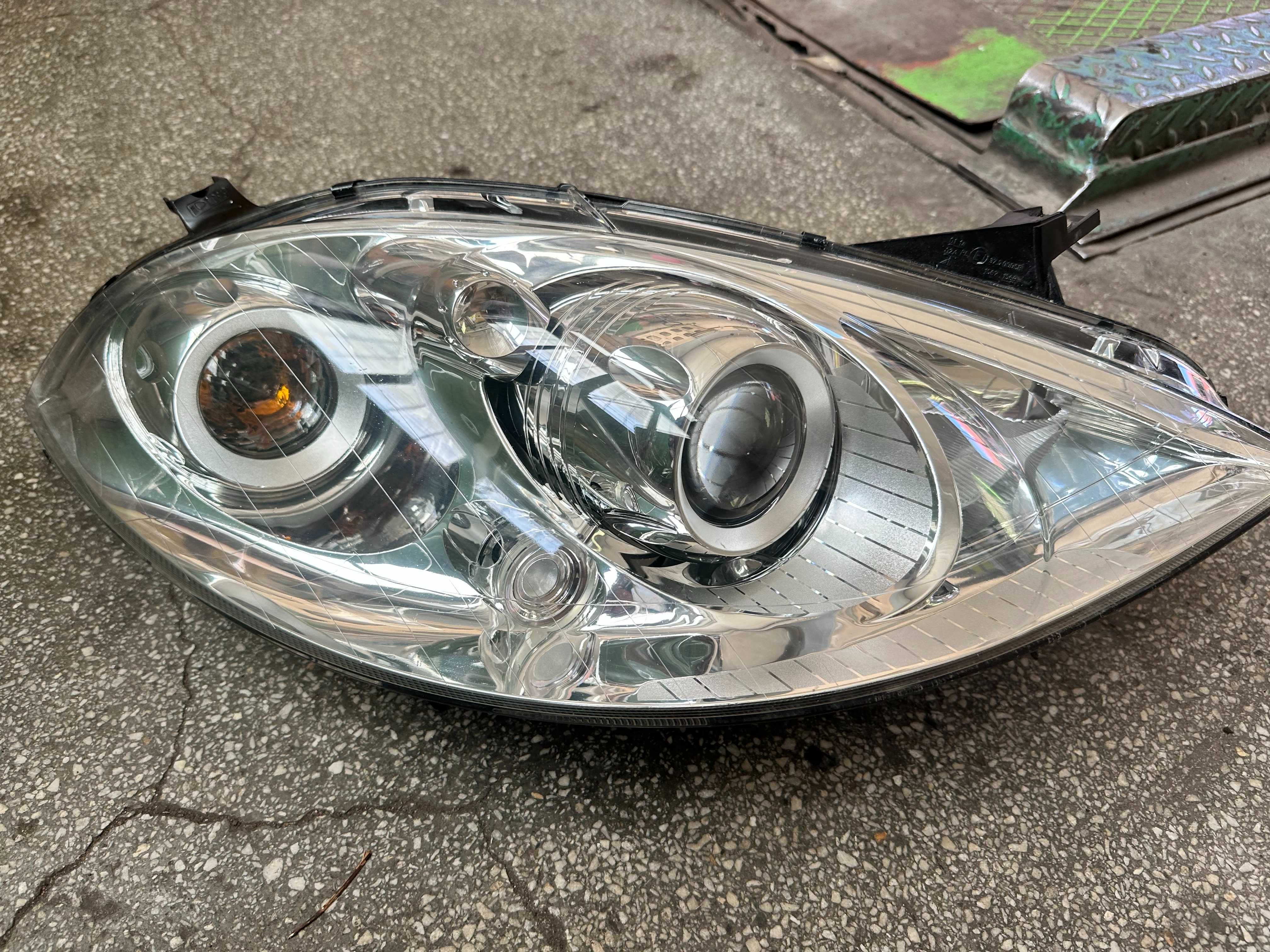 Mercedes A klasa W169 Reflektor lampa XENON cały kompletny PRAWY ŁADNY