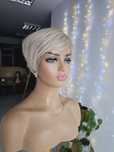 Krótka peruka blond KBS-13 naturalna fryzura