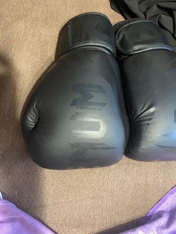 Бокс інвентар перчатки та все для спорту