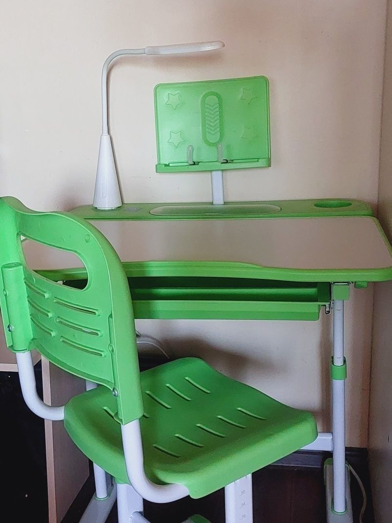 Комплект шкільна парта і стілець-трансформер +лампа дитячі меблі