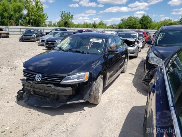 Volkswagen Jetta se 2013 2.5 авто в Украине в наличии