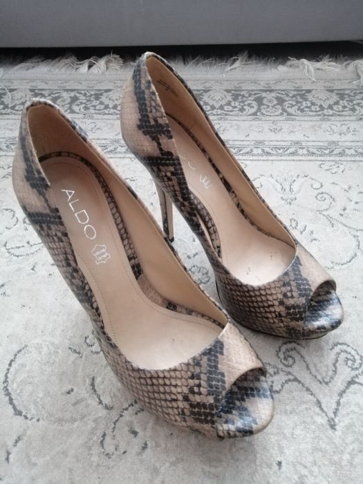 Buty że skóry na szpilce 2 para gratis