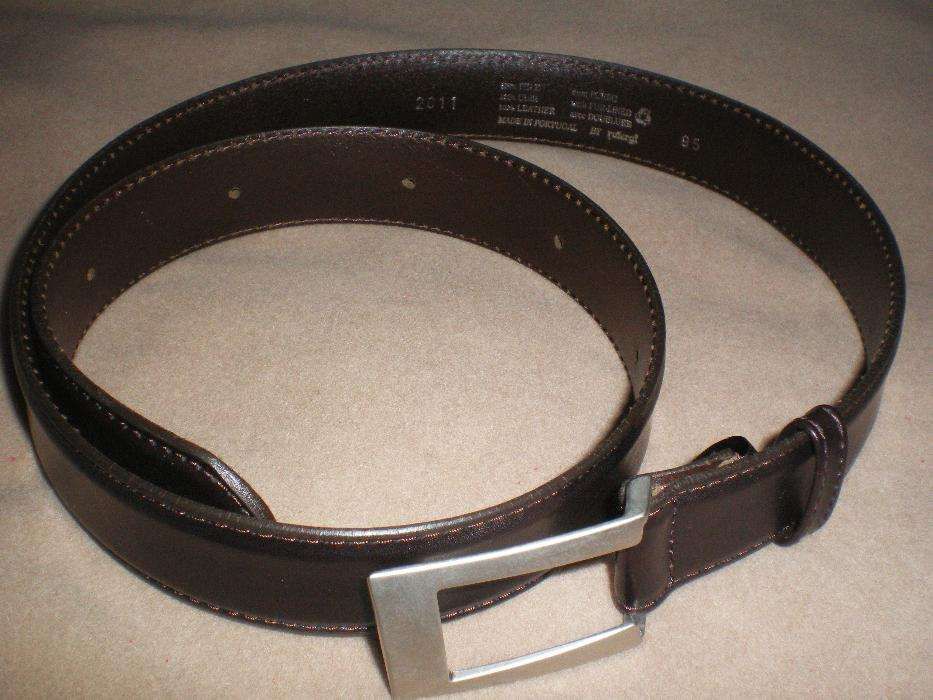 2 Cintos em pele um preto e outro castanho