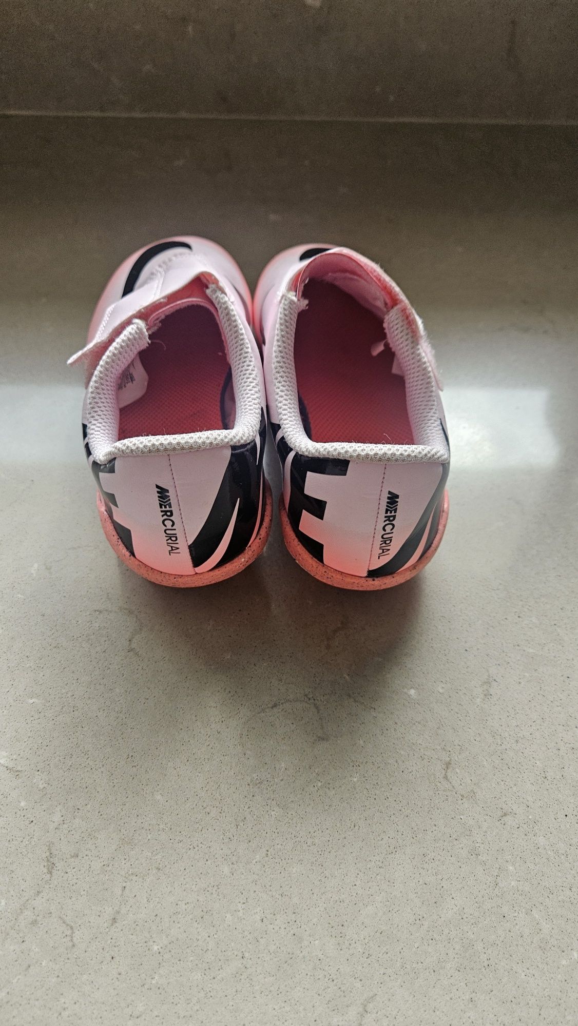 Chuteiras Nike tamanho 27