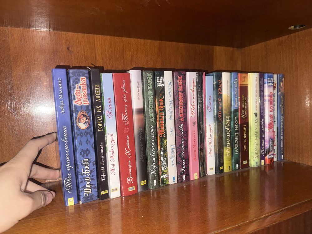 Книги романы продам оптом