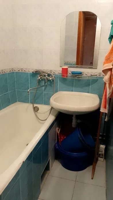 Сдам гостинку возле метро Университет