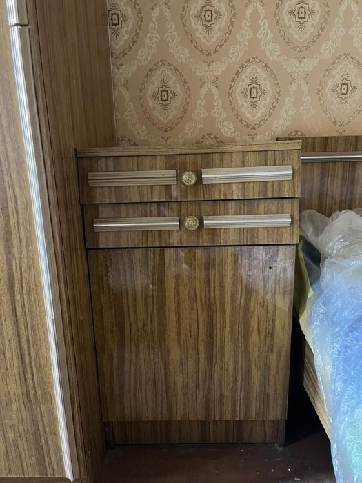 Шкаф, кровать, тумбочка