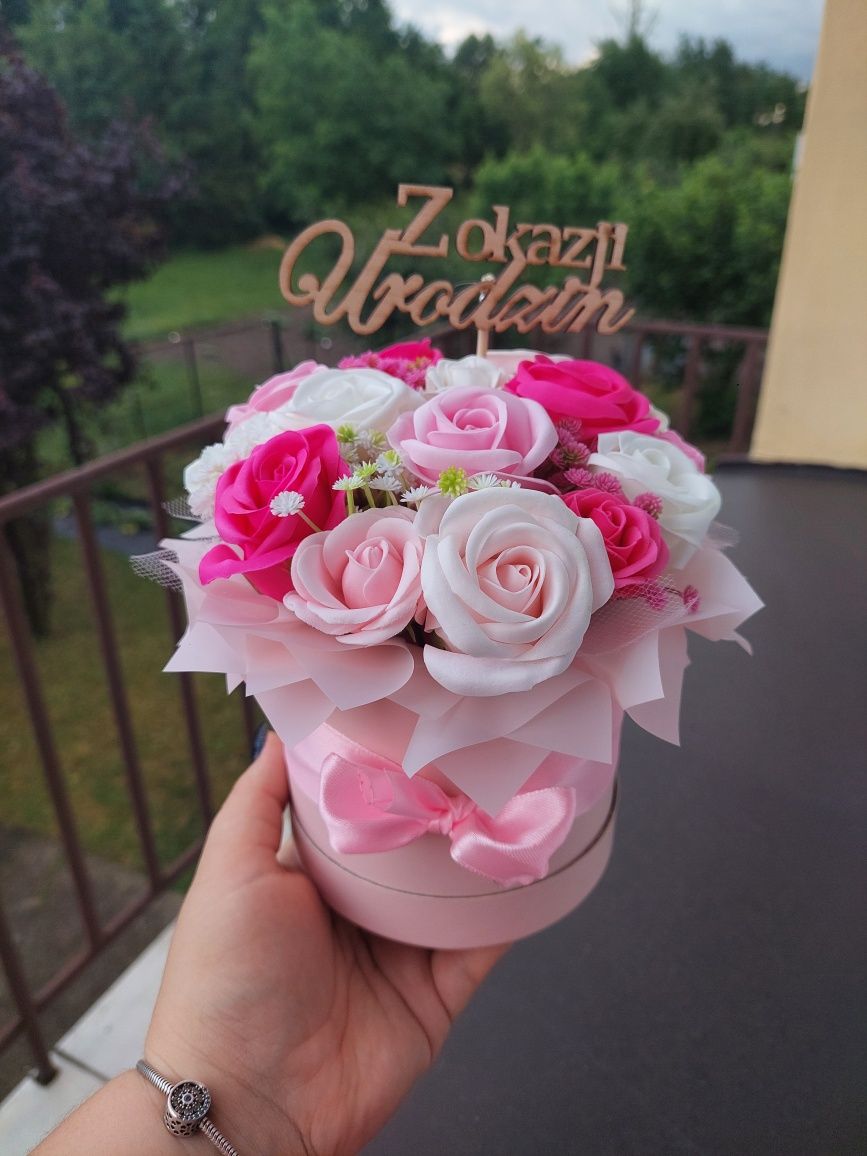 Flowerbox z pachnących różyczek mydlanych na każdą okazję