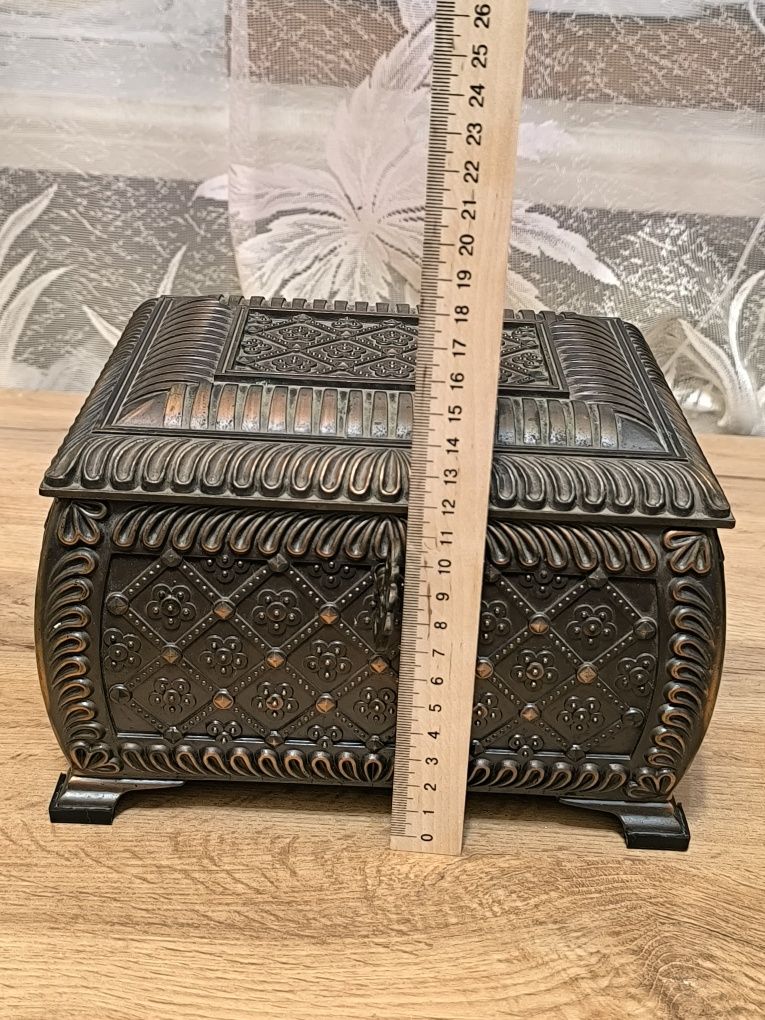 Скриня (шкатулка) з ключем