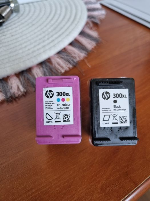 Zestaw tuszy hp 300 czarny I kolorowy