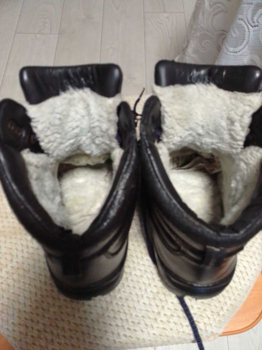Продаются зимние ботинки
