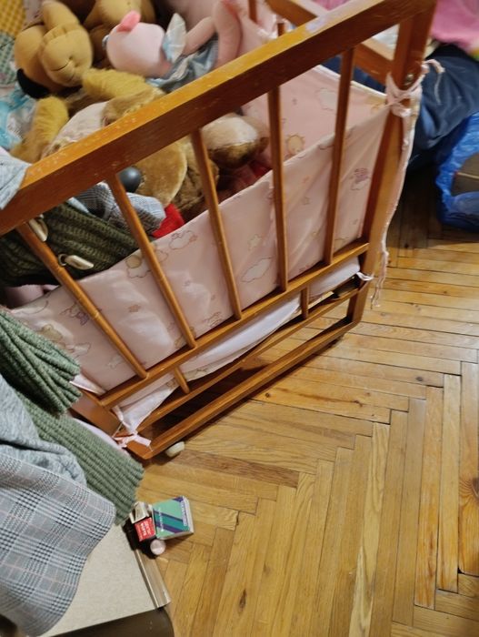 Дитяче ліжечко з матрасиком