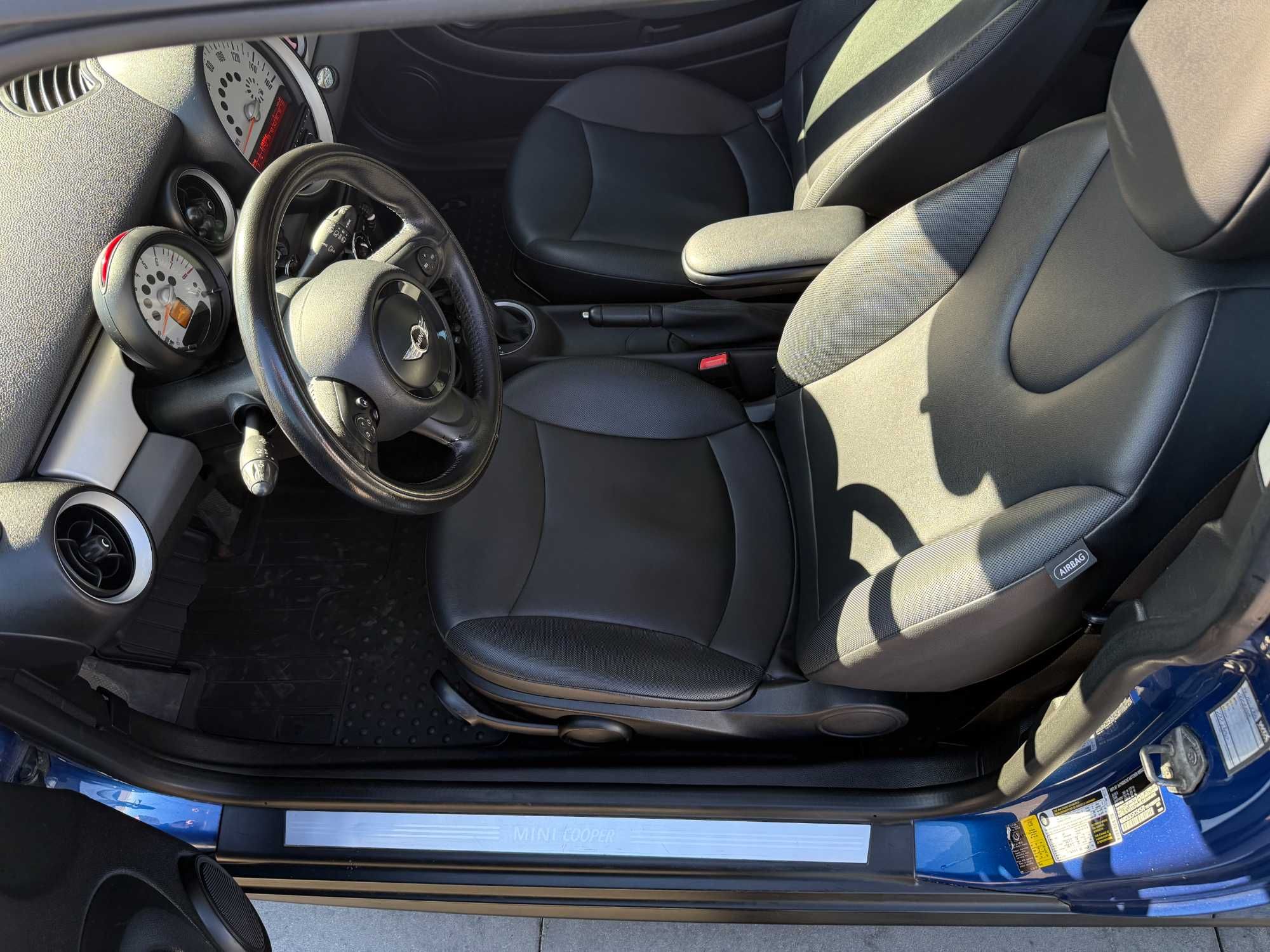 Продам Mini Cooper Hatch 2012