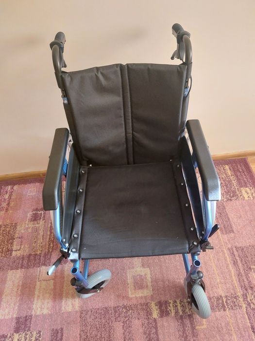 Bardzo lekki wózek inwalidzki