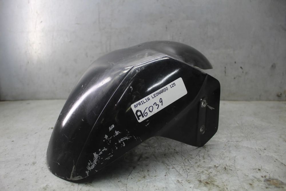 Aprilia Leonardo 125 Błotnik przód przedni owiewka osłona