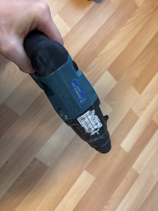 Перфоратор DHR242