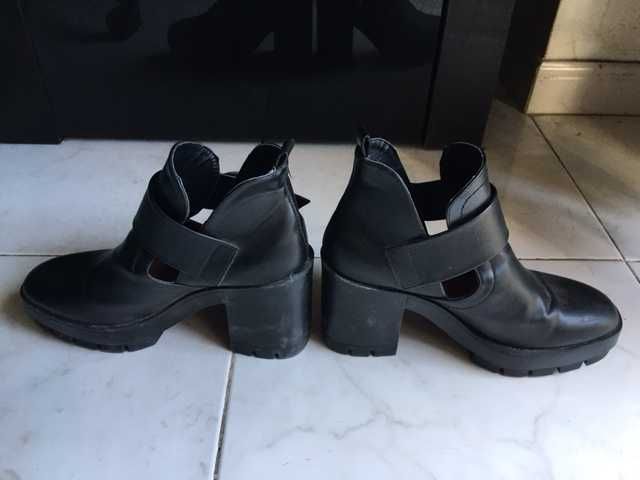 bota negra estilo gótico rock, ou não! zara t39