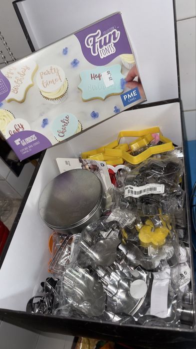 Formas de bolachas e sprinkles para bolos