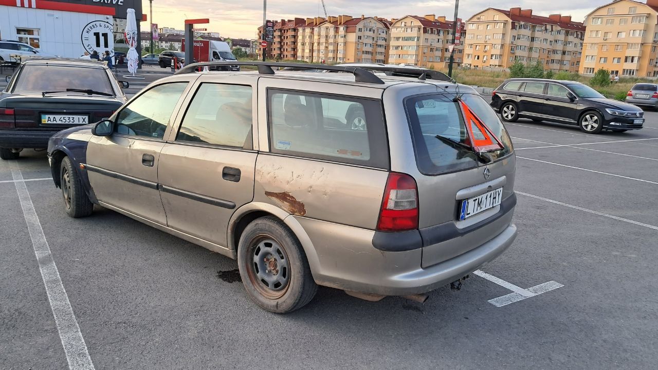 Опель вектра б 1.8 бензин. Opel vectra B