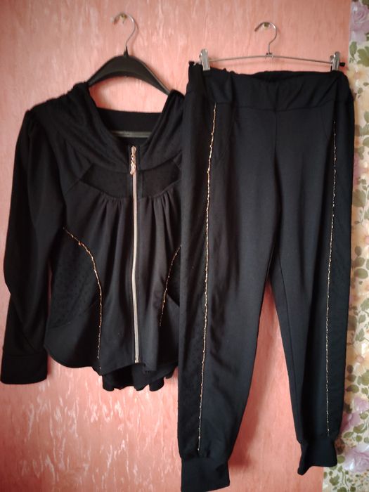 Костюм Модельный брюки и кофта трикотаж с гипюром и воланом 48р. L