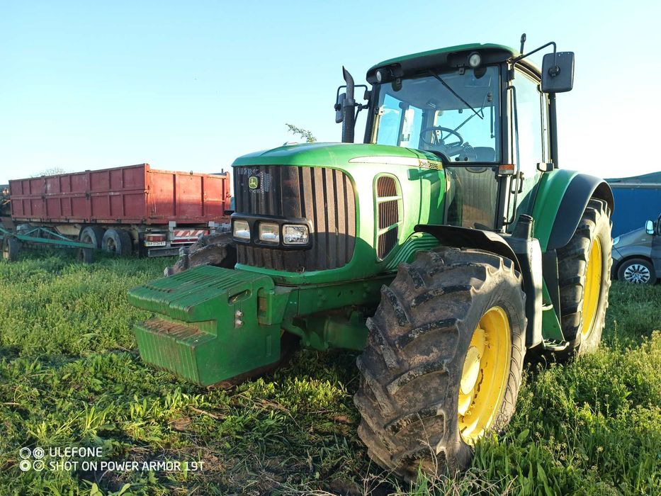John Deere 6930.