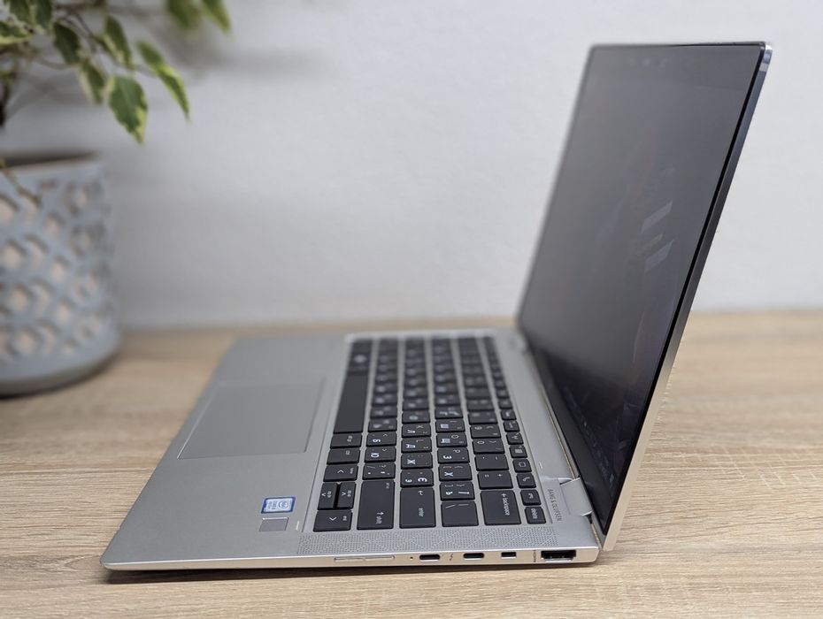 Продам стильний , 4х ядерний ноутбук з сенсорним екраном та підсвіткою