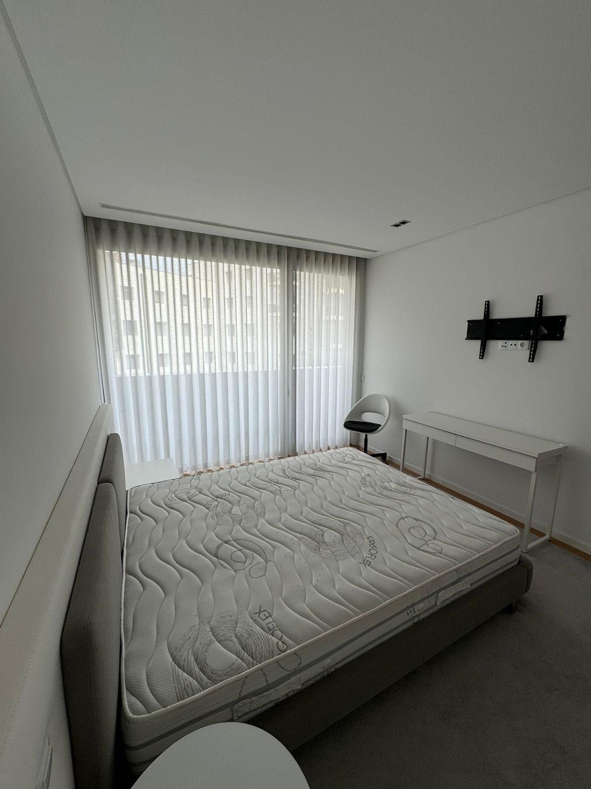 Cama de casal, colchão Ergoflex, cabeceiras e estrado