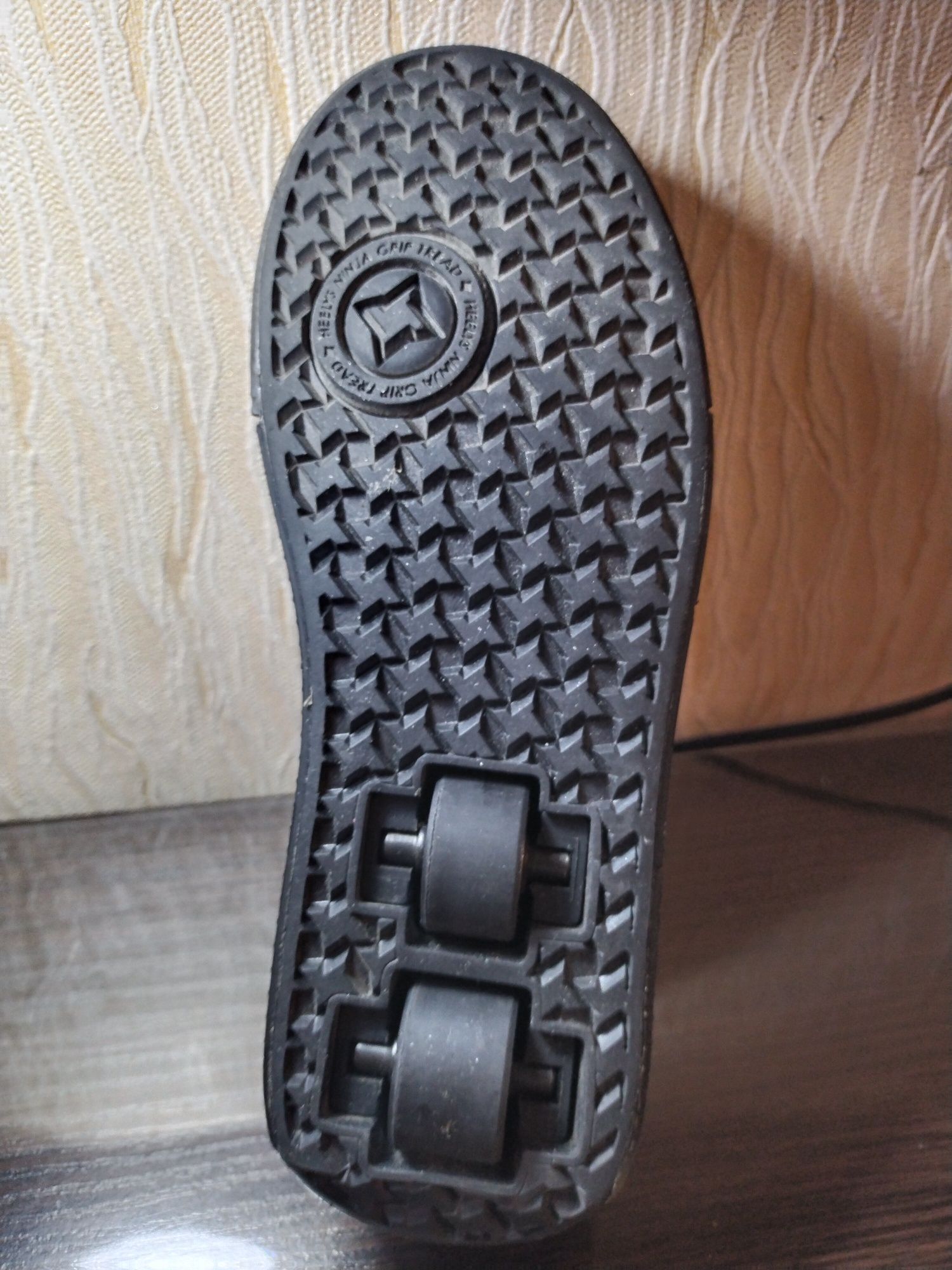 Кеды на колесах Heelys