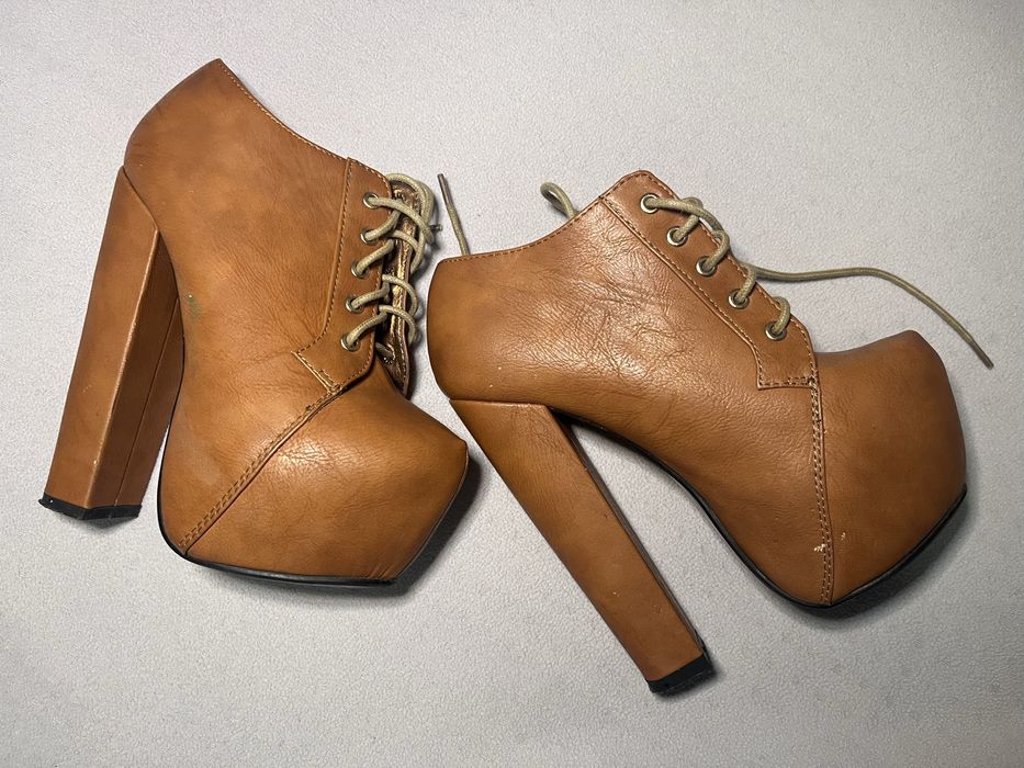 Ботильйони на підборах