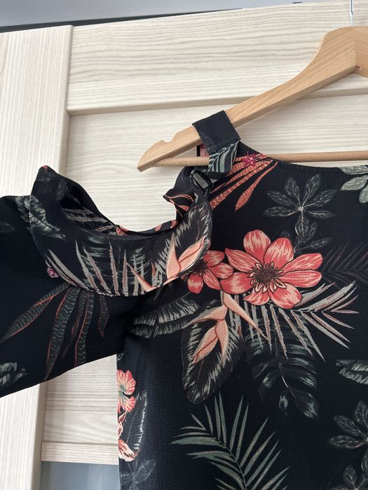 Bluzka z odkrytymi ramionami