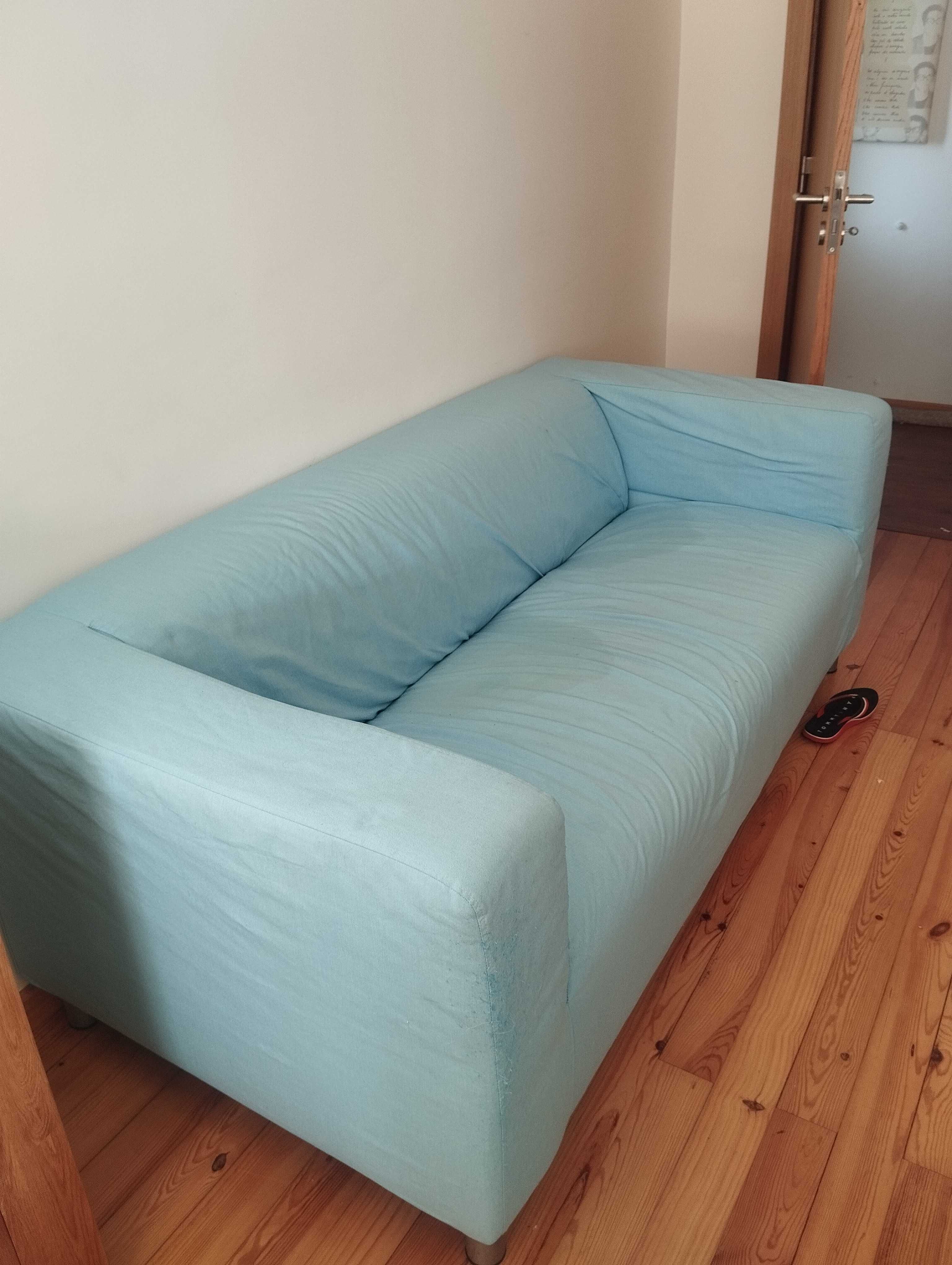 Sofá azul do IKEA