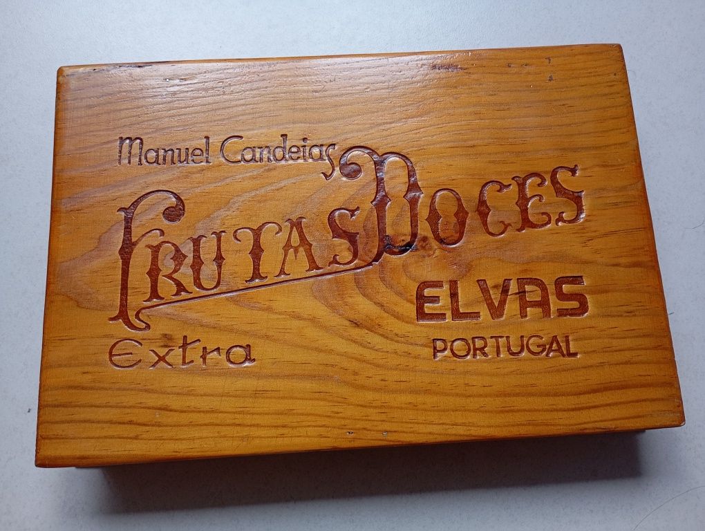Caixa antiga Frutas Doces de Manuel Candeias

30x20x5cm