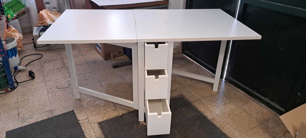 Mesa de cozinha dobrável com 2 Abas e 6 Gavetas - Usada