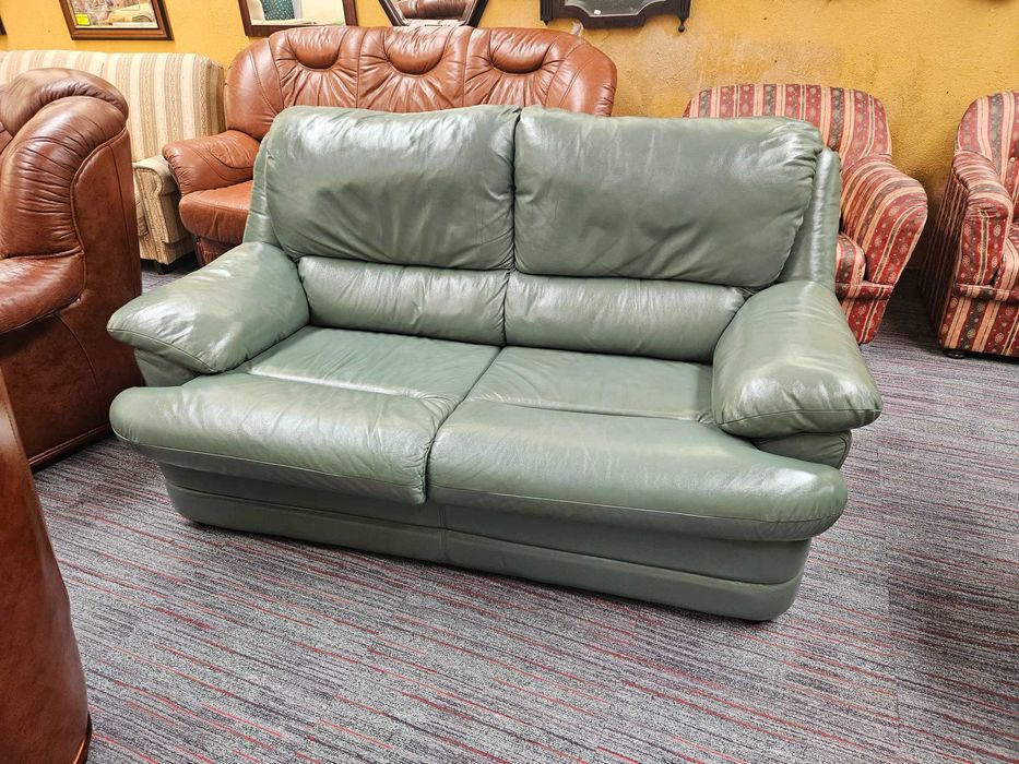 Sofá cama, em pele de cor verde - óptimo estado geral