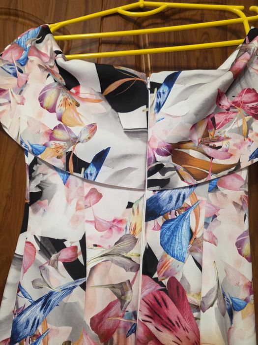 Coast неймовірна сукня