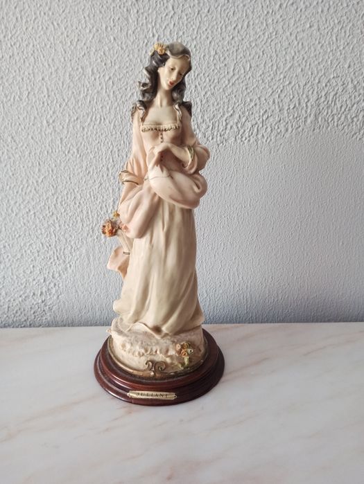 Estatuetas decorativas em Marfinite