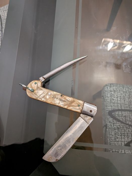 Navalha paraquedista