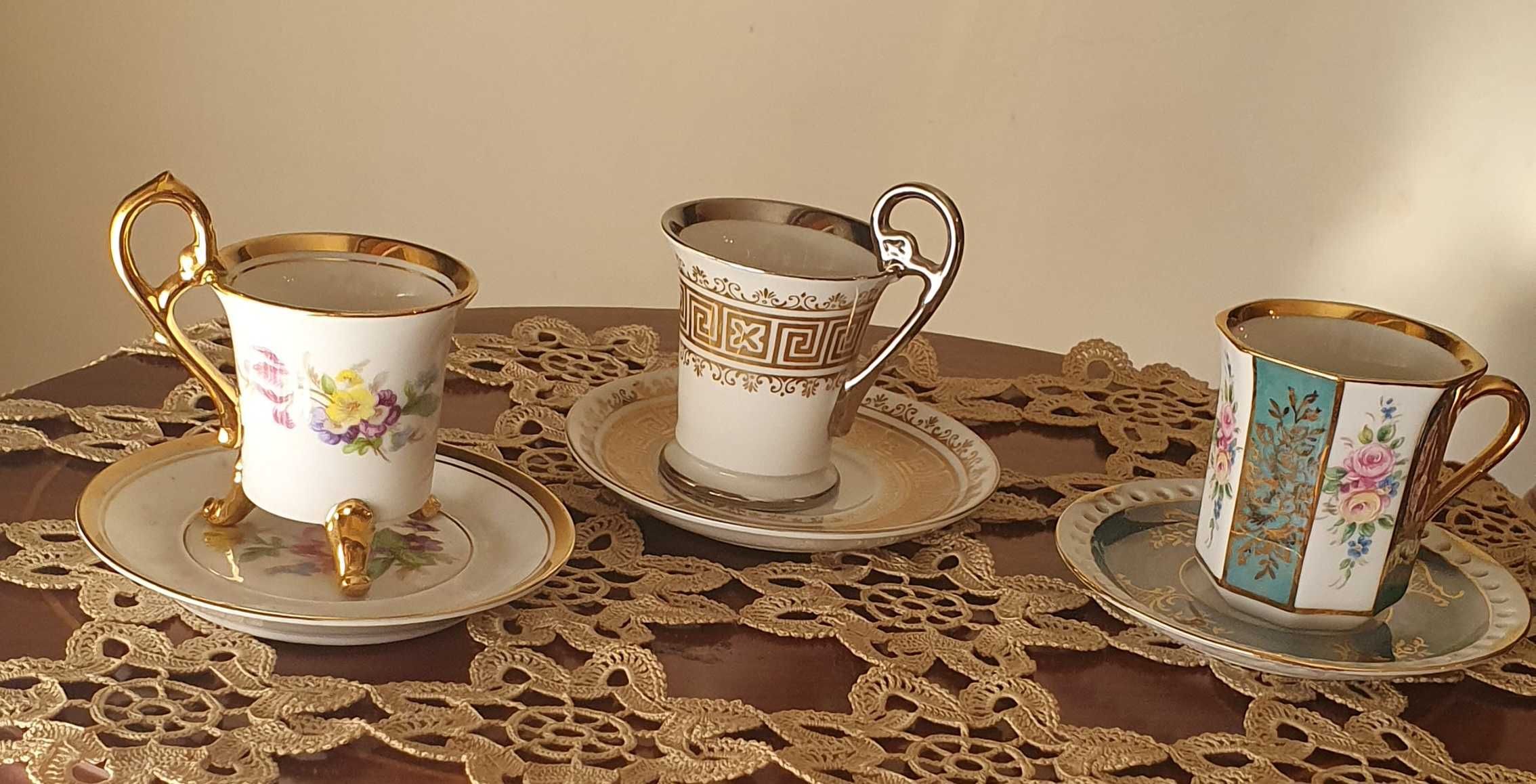 Conjunto de chávenas de porcelana Antiga da coleção O.H.C.