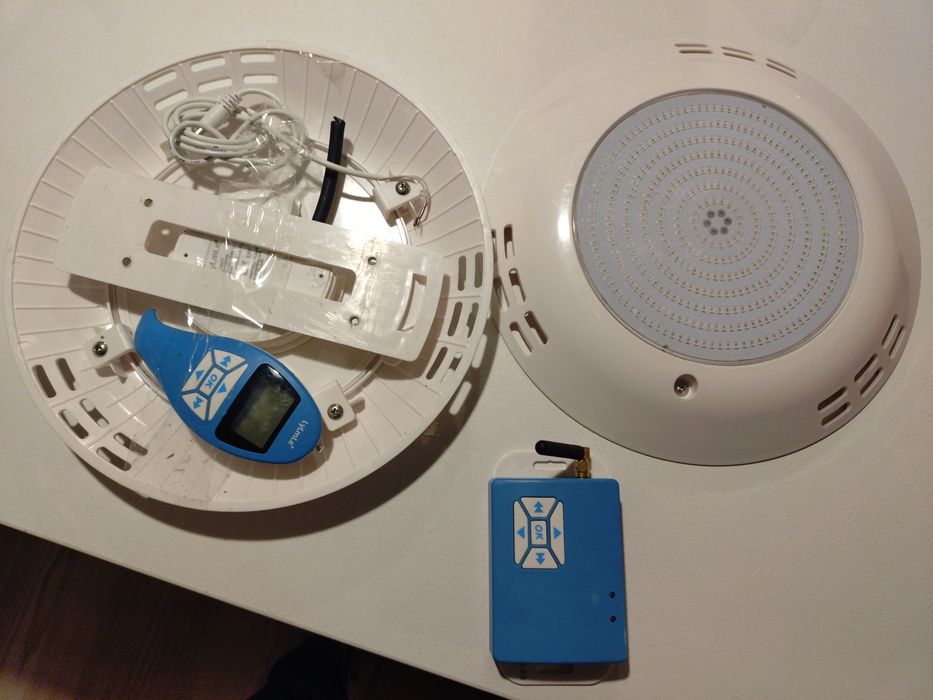 Lampa do basenu zmieniająca kolory komplet.