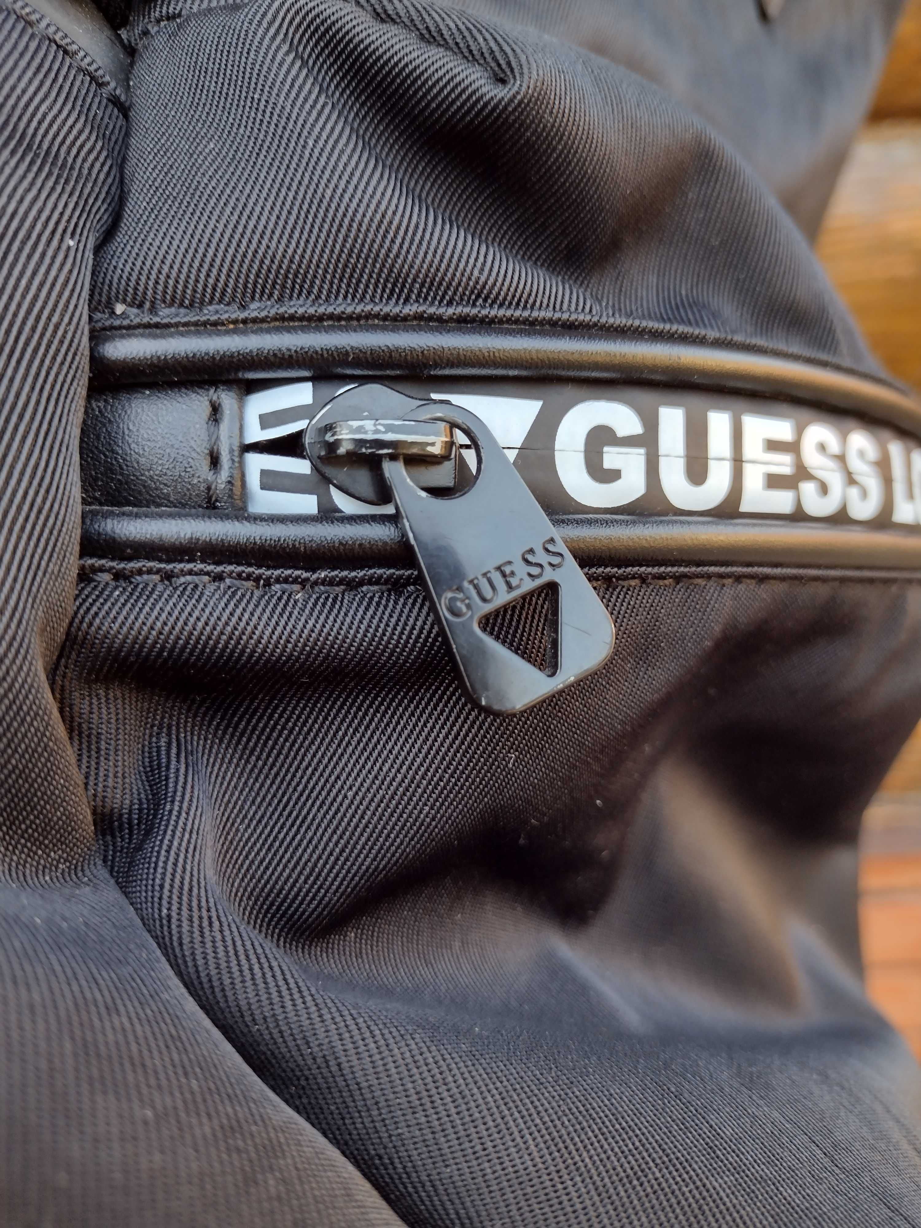 Відмінний міський рюкзак від guess quarto