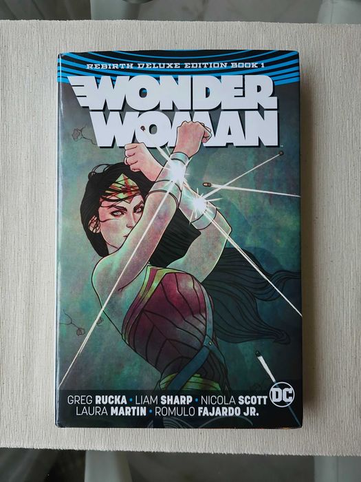 Wonder Woman: The Rebirth Deluxe Edition - Book 1