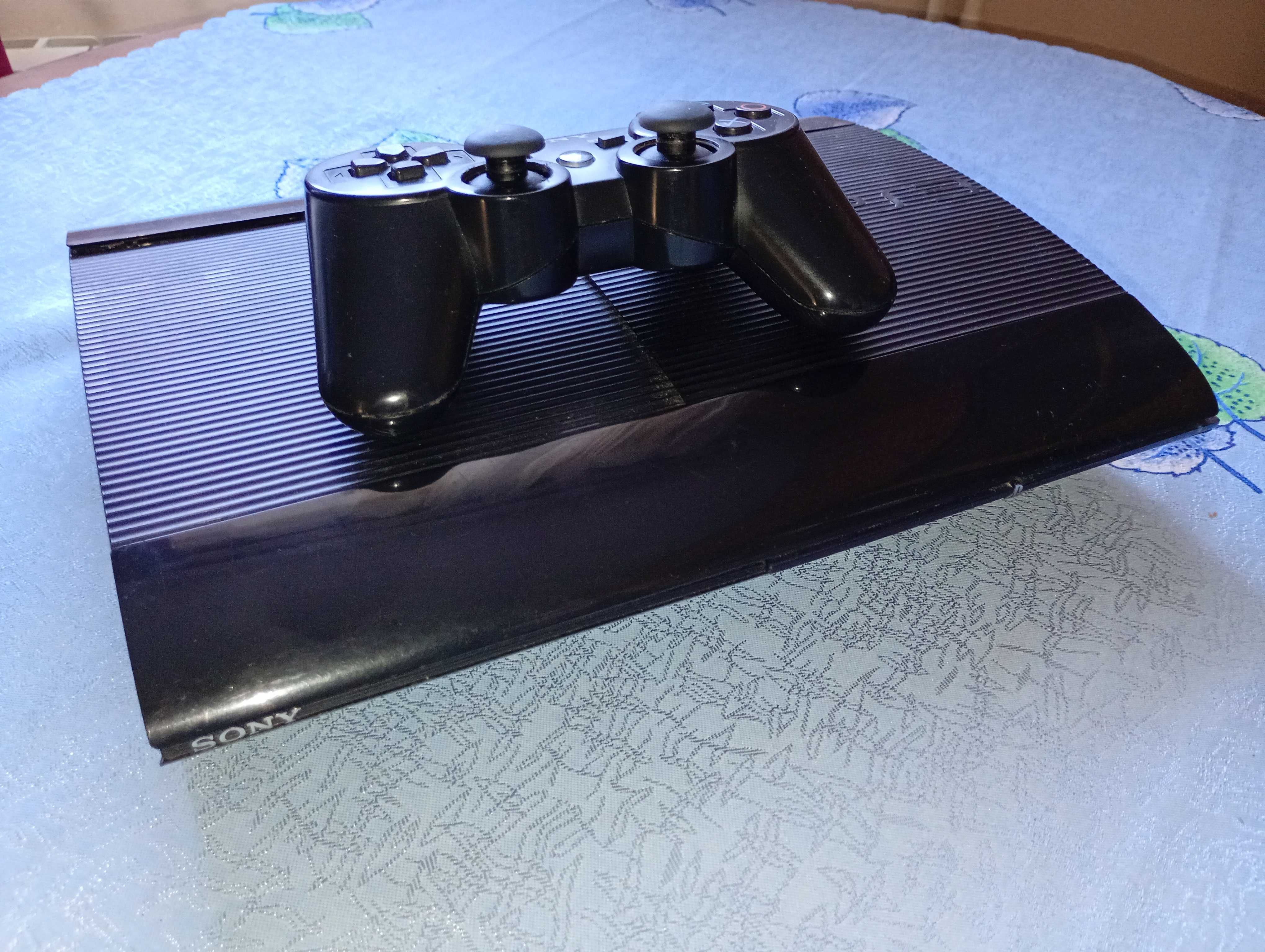 Sprzedam konsolę PlayStation 3 Super Slim + 1 pad + okablowanie + 1GRA