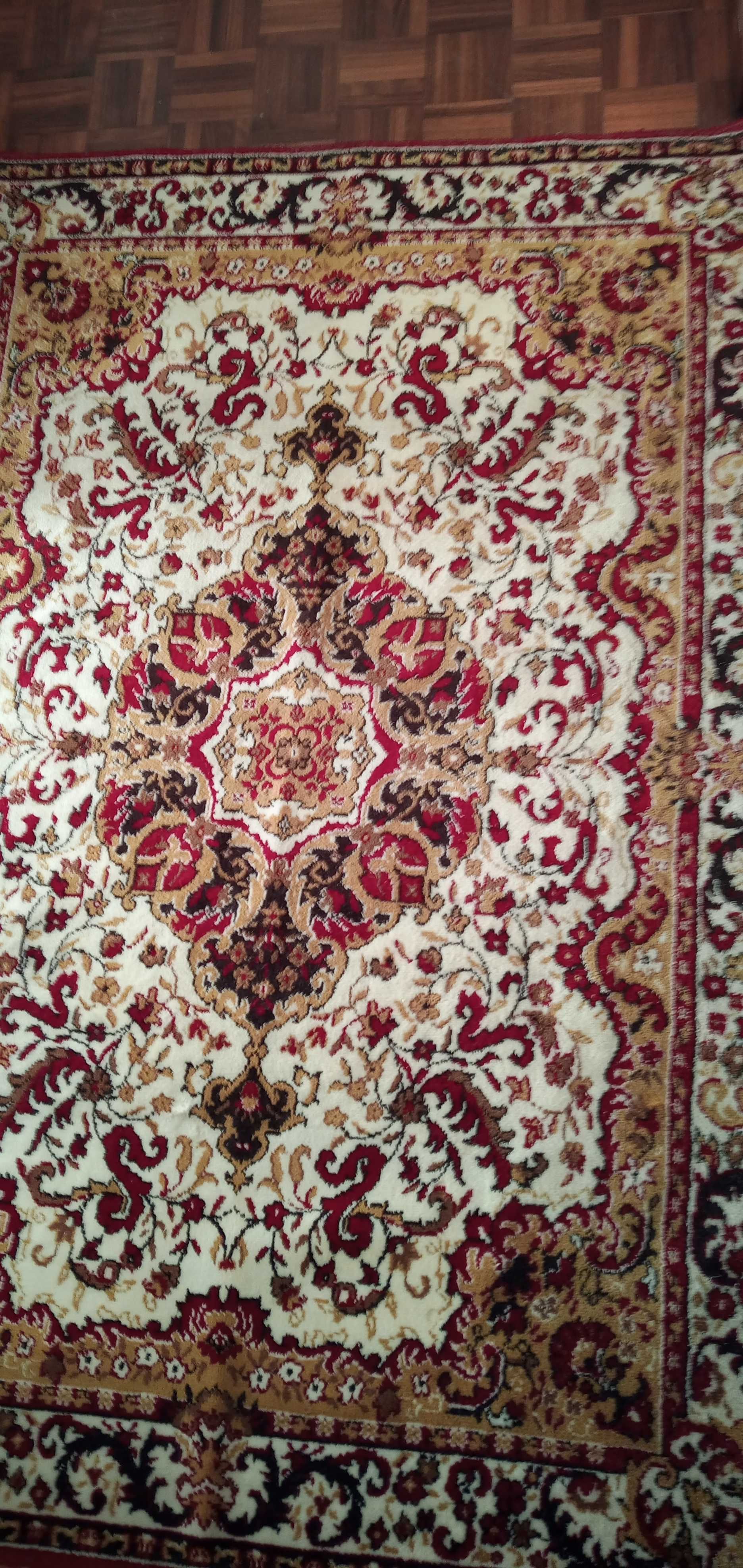Tapete bordeaux 1,76x1,25 50€