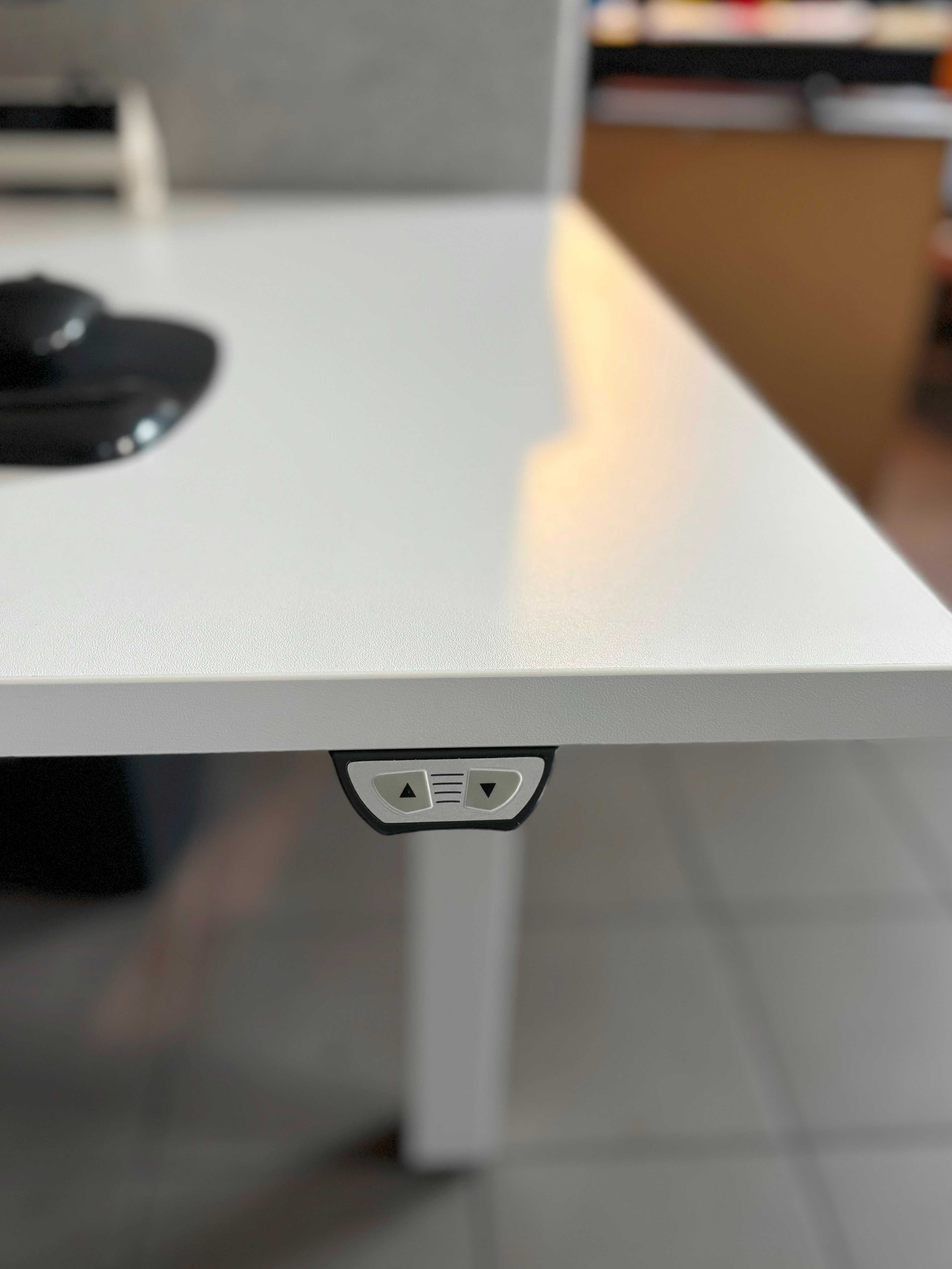 Biurko podwójne Kinnarps elektr.reg. 2szt. x 160x80 z przegrodą akust.