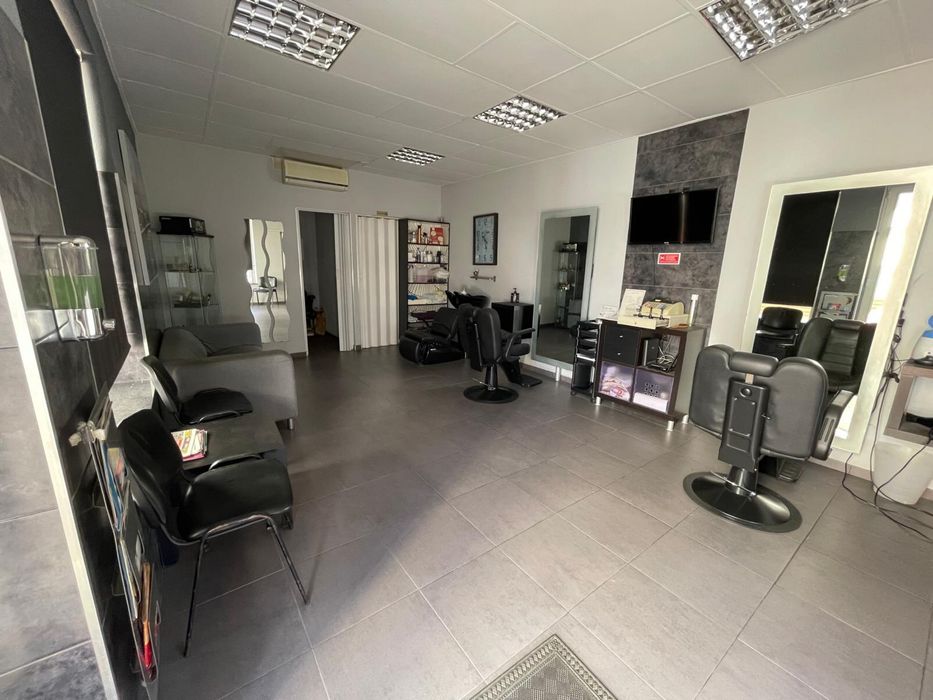 Barbearia / Salão de Cabeleireiro Pronto a Trabalhar – Cruz de Pau